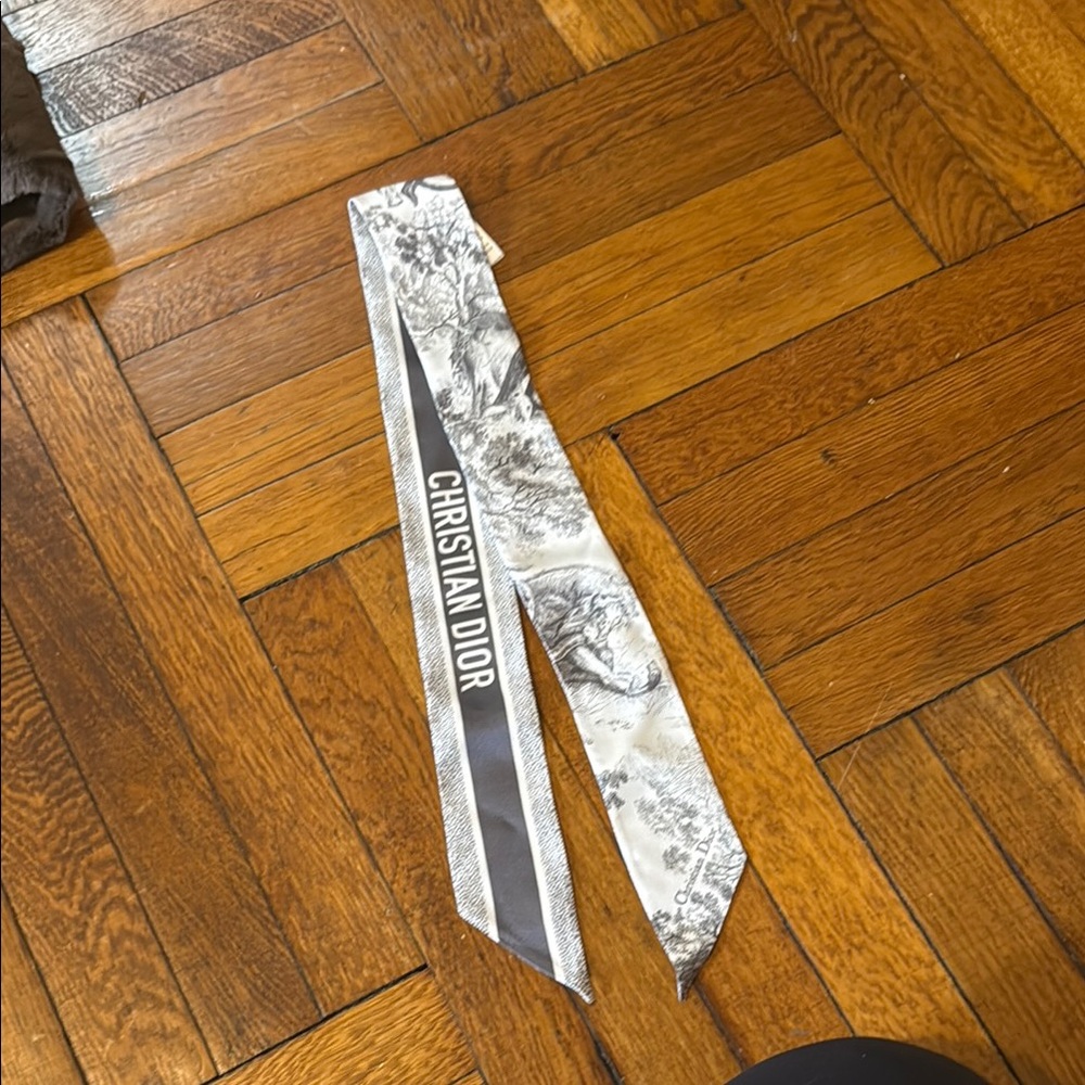 Christian Dior Mitzvah Scarf - Picture 2 of 4